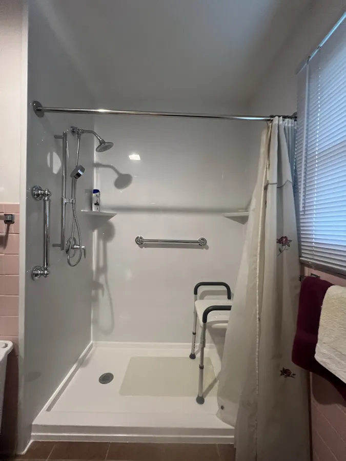 Walworth WI tub to shower white chrome