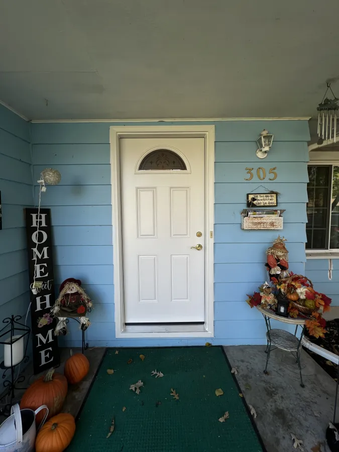 Fort Atkinson WI Entry Door 4 Panel Decorative Glass Snow Mist White Bright Brass Hardware Fort Atkinson WI Entry Door 4 Panel Decorative Glass Snow Mist White Bright Brass Hardware