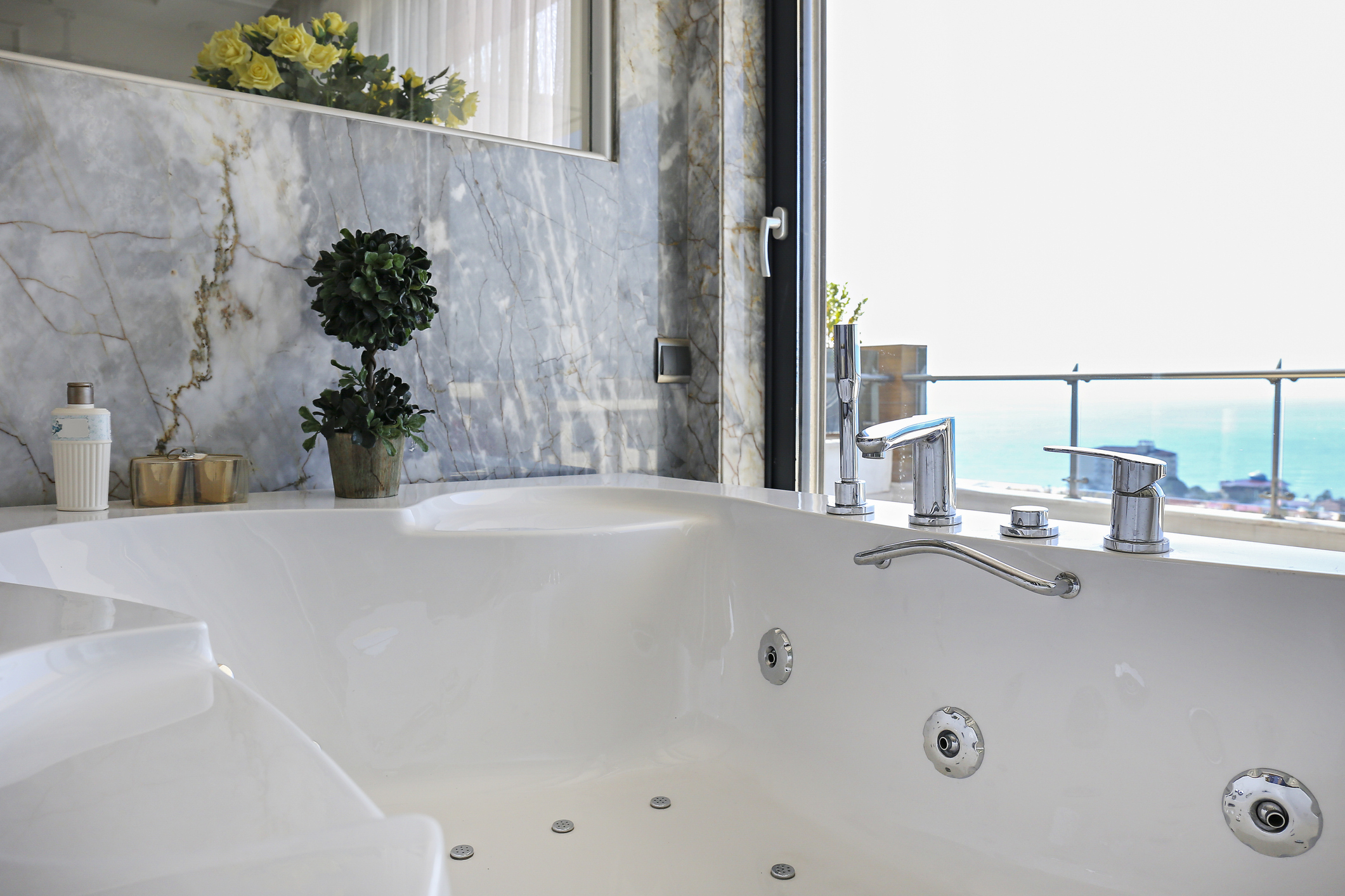 3 Reasons Why a Hydrotherapy Tub Needs to Be In Your Bathroom